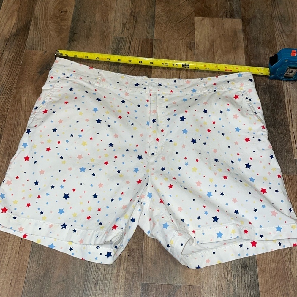 Caribbean Joe & Company shorts.  Size 14.